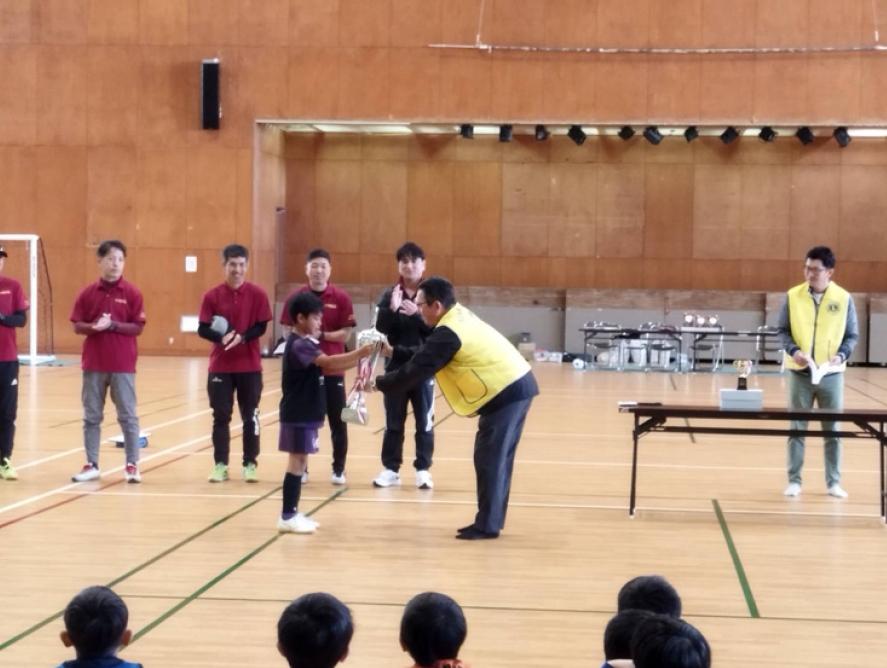 優勝カップの返還